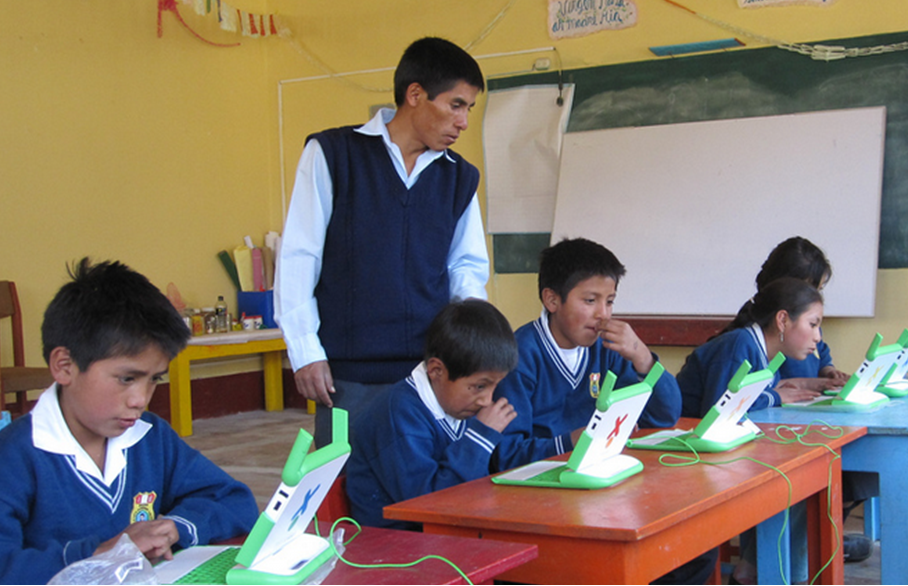 Photo Credit: “Teacher Checking up on Pupils’ Progress”/Christoph Derndorfer/flickr/CC BY-SA 2.0